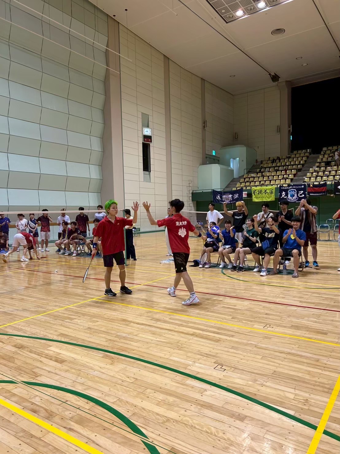 医学バドミントン部の活動写真