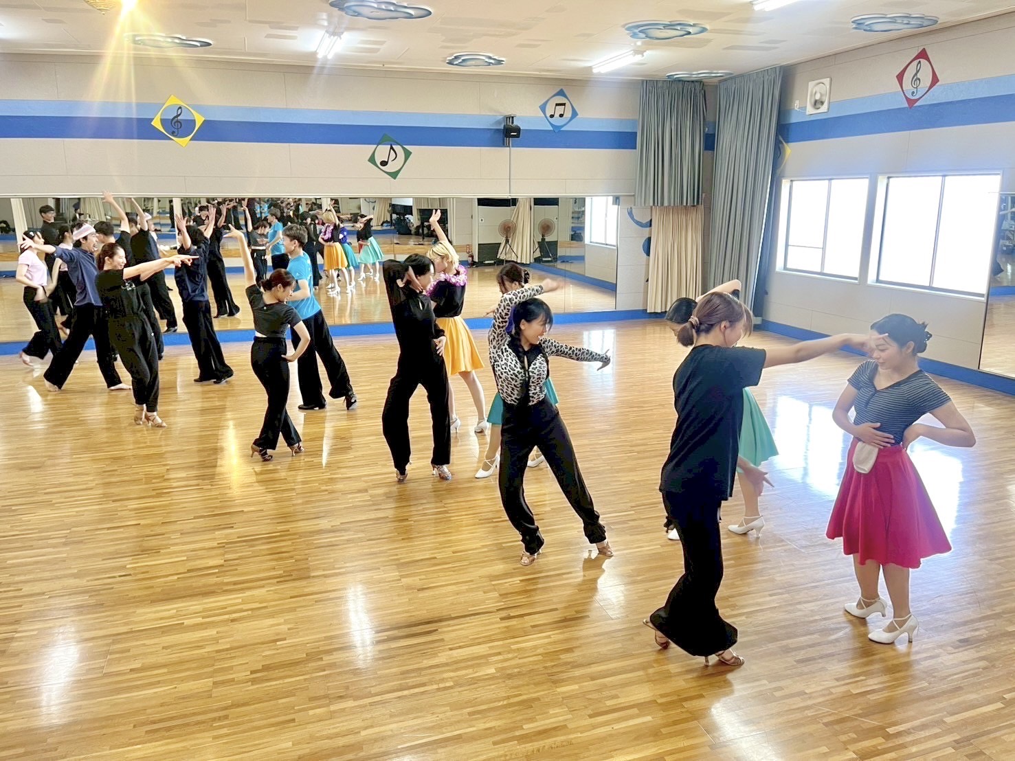 競技ダンスサークル 舞研の活動写真