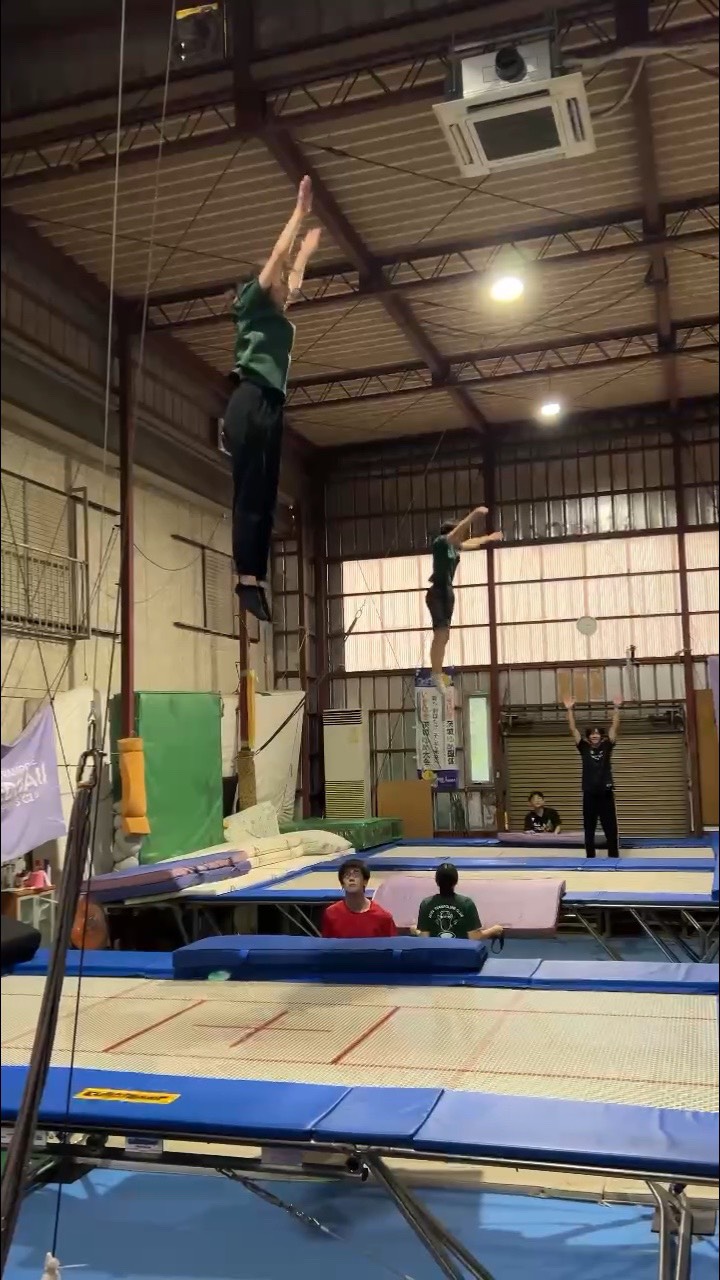 トランポリン同好会の活動写真