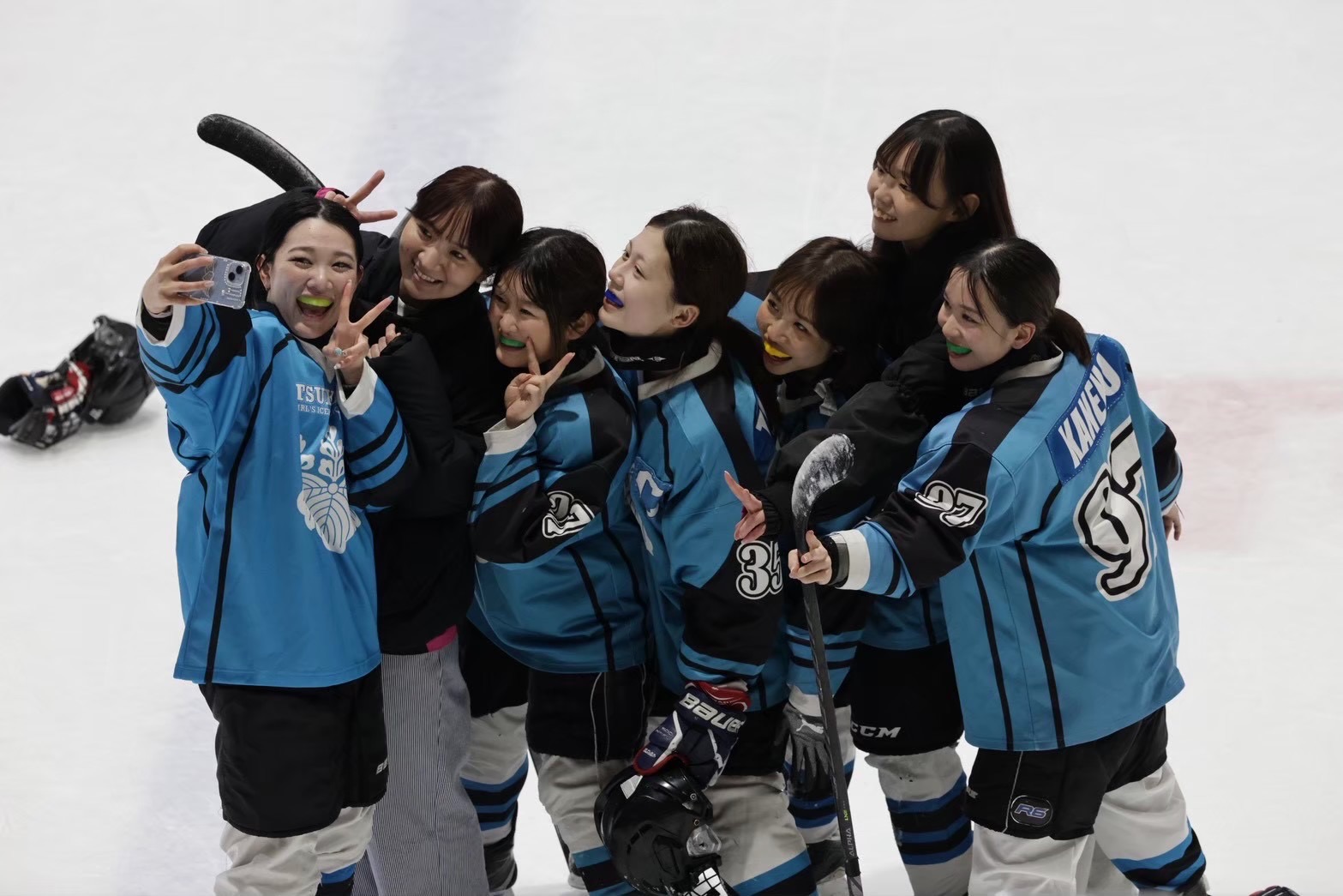 女子アイスホッケー部の活動写真