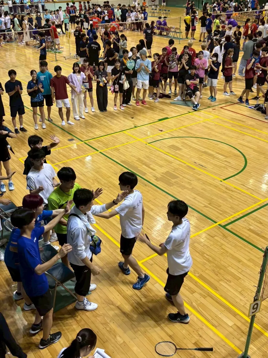 医学バドミントン部の活動写真