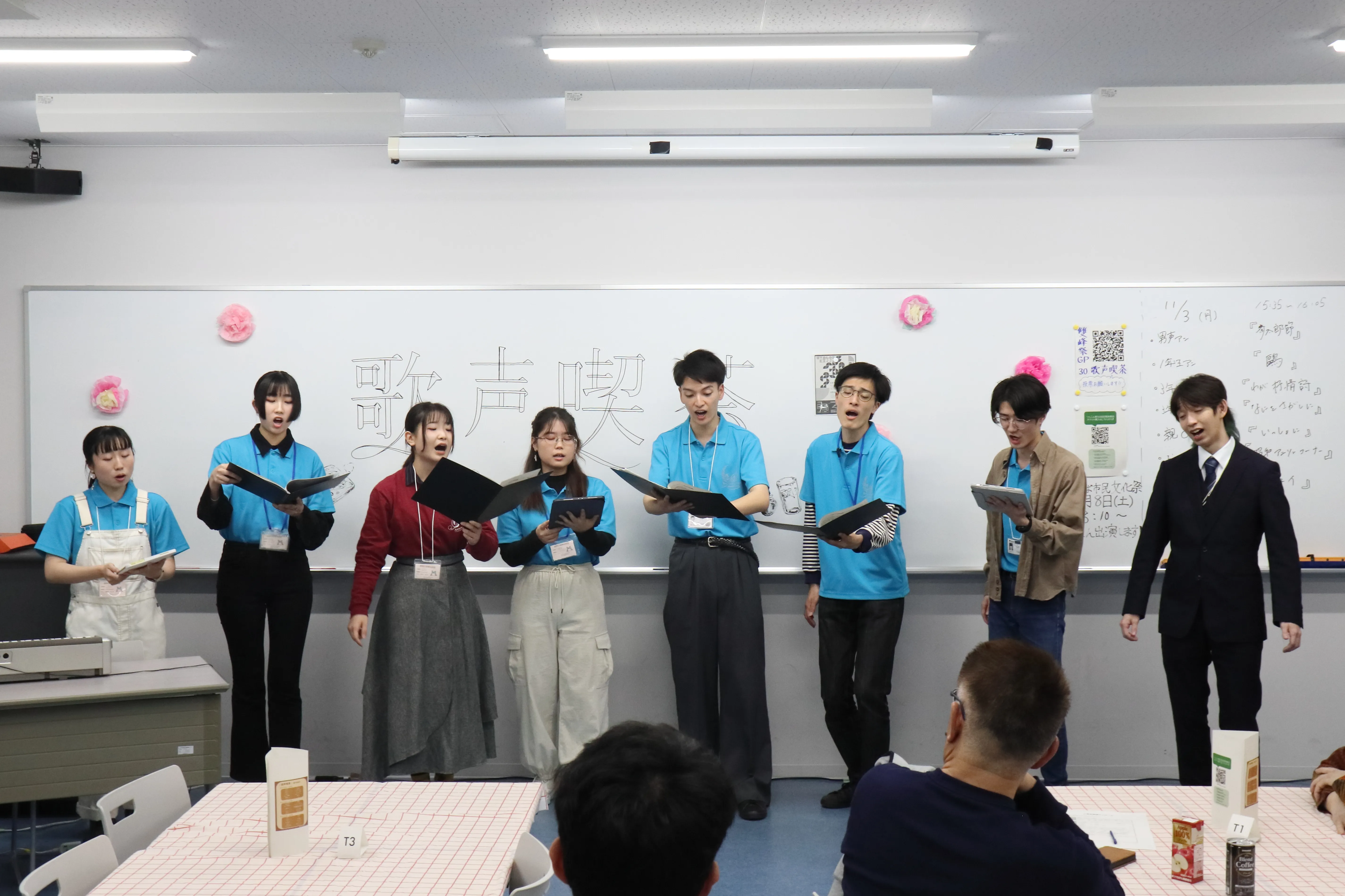 混声合唱団の活動写真