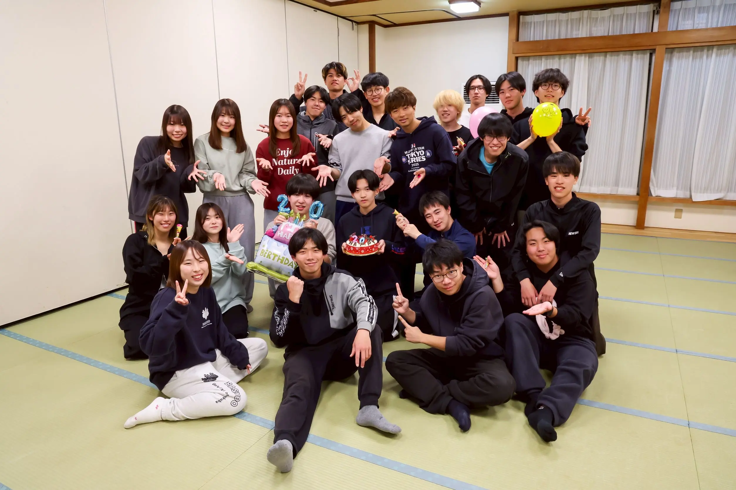 硬式テニス愛好会FORESTの活動写真