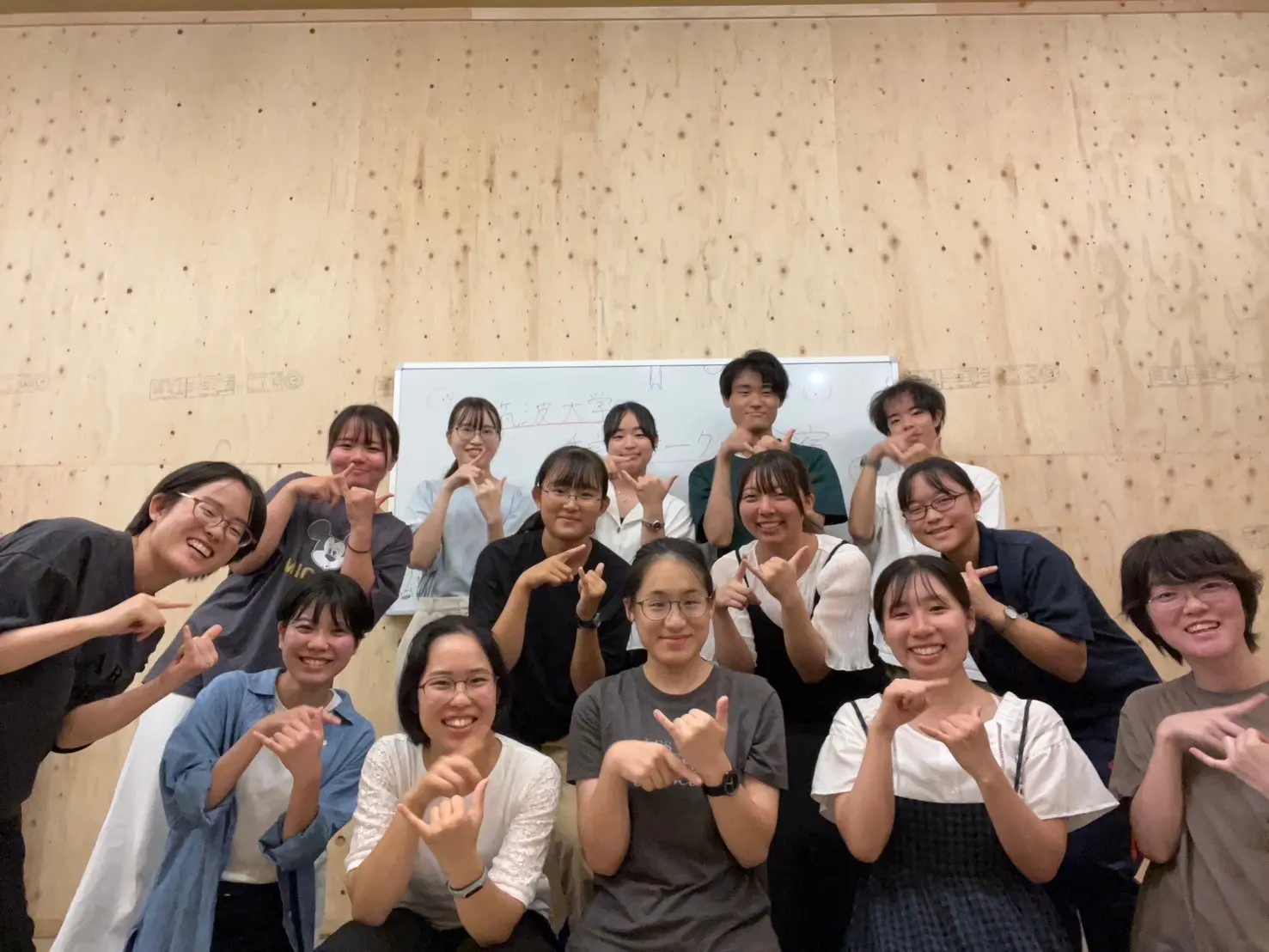 手話サークルのサムネイル画像