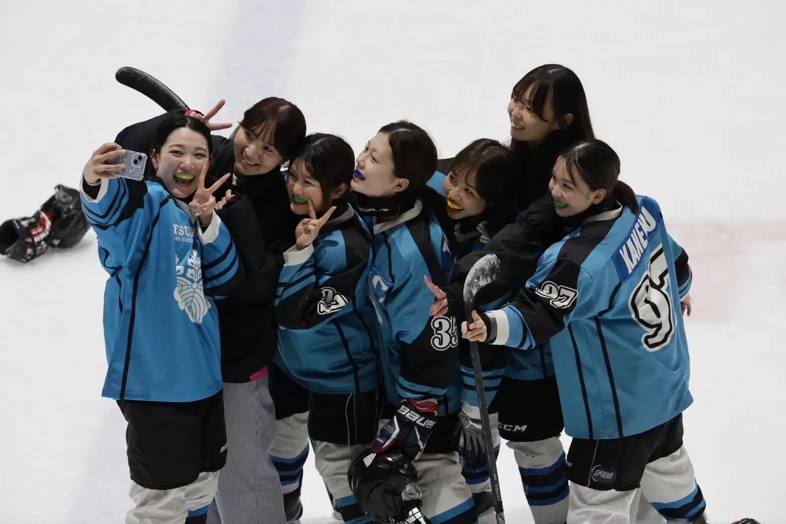 女子アイスホッケー部の活動写真