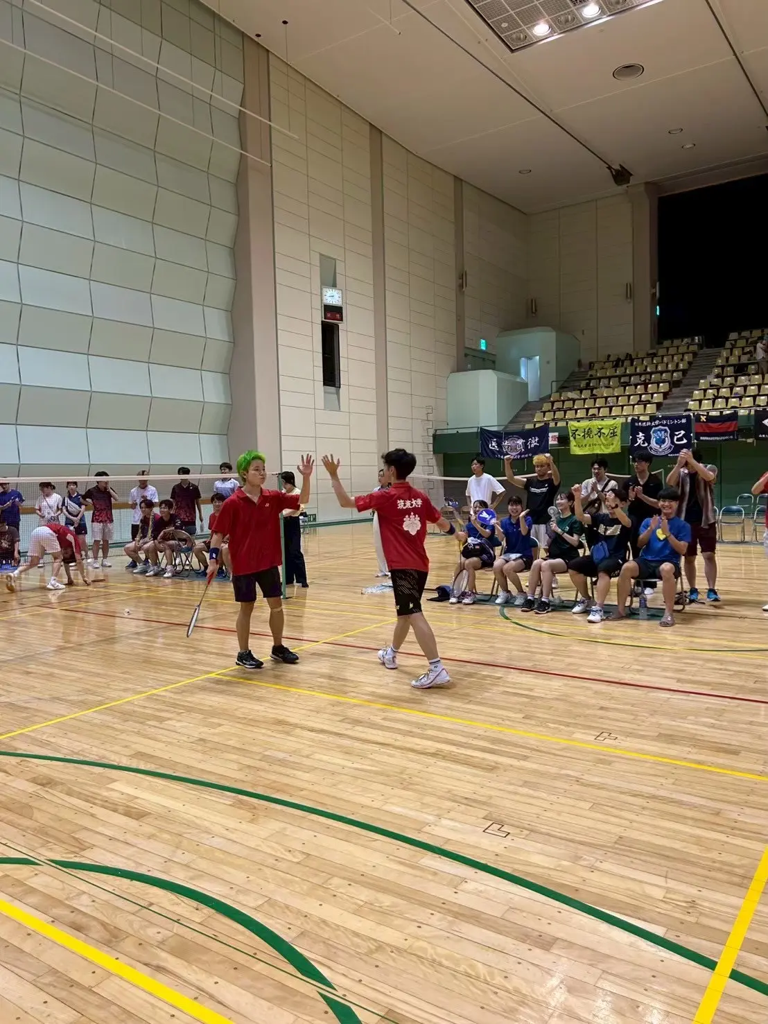 医学バドミントン部の活動写真